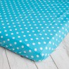 Prześcieradło do kojca kropki białe na niebieskim